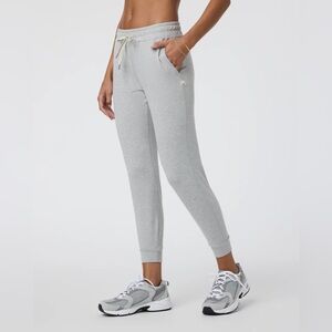 Vuori Performance Jogger DreamKnit Size M Pale greyHeather NWOT